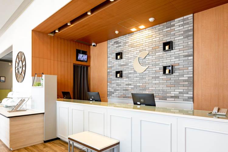 【フロント】深夜のチェックイン・早朝のチェックアウトも承ります!