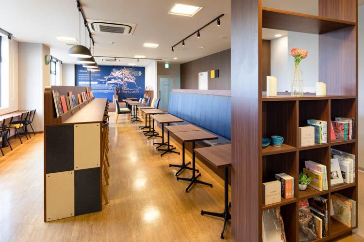 【ライブラリーカフェ】彦根城の”城下町”をコンセプトにしたクラシックモダンな空間