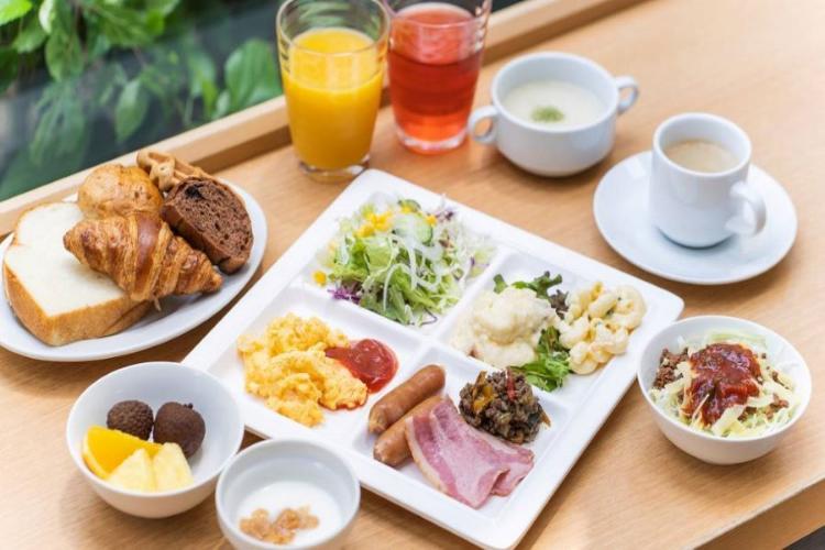 朝食盛り付け例