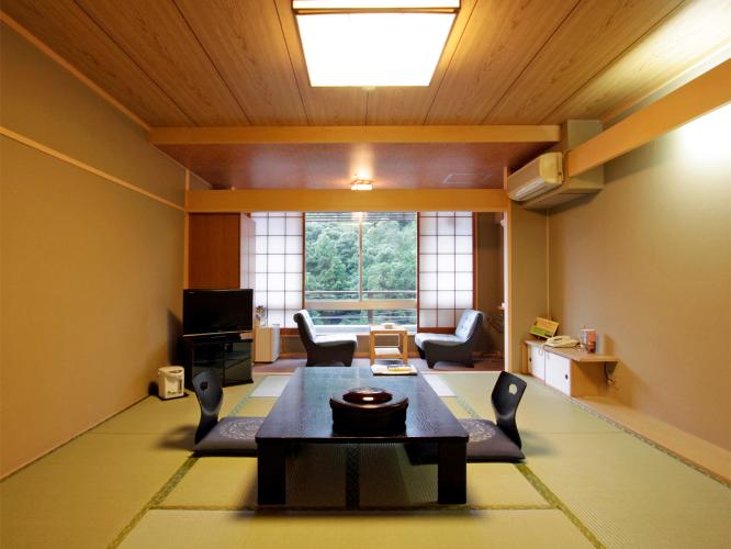 ◆「本館」和室10畳（バス付）