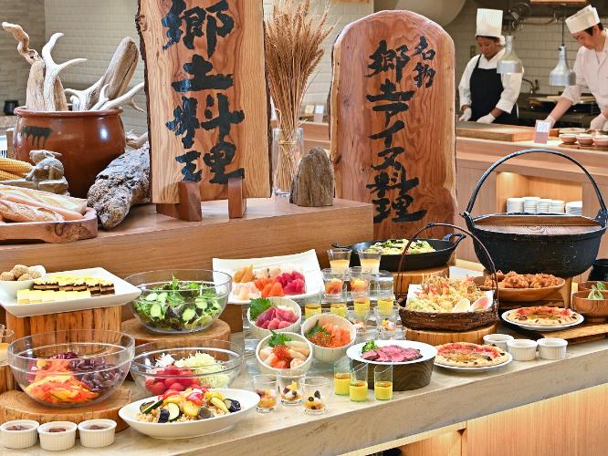 【夕食ビュッフェ】和食・洋食・中華の他、郷土料理やオリジナル海鮮丼が楽しめる♪