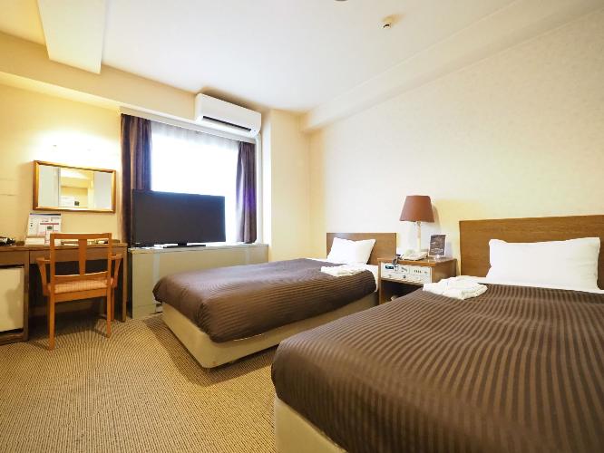 ツインルーム ★★全室、落ち着いたブラウン色のデュベスタイルで心地よい眠りを★★