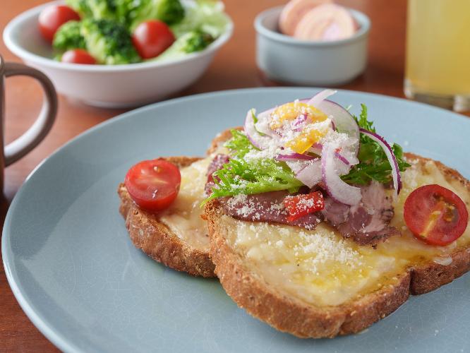 ＜メニュー＞　パンの個性が際立つ朝食プレート