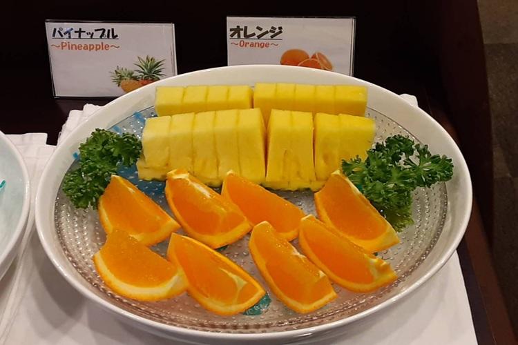 パイナップルとオレンジ