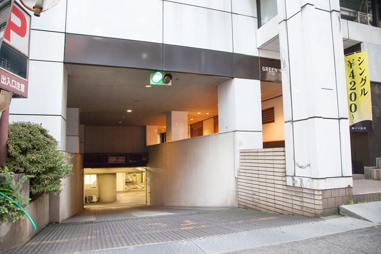 地下駐車場入口