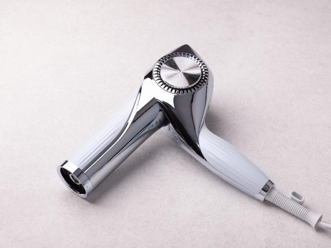 【クラブエグゼクティブツイン｜ドライヤー】髪まで潤う滞在を。ReFa BEAUTECH DRYER BXのドライヤーを導入