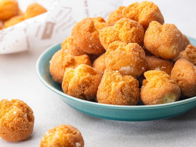 【プランタン】そのままでも美味しい沖縄の伝統菓子、揚げたて「サーターアンダギー」