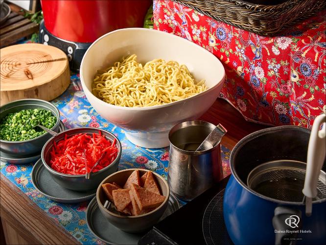 沖縄そば〜お出汁にもちもちの麺を絡めて〜