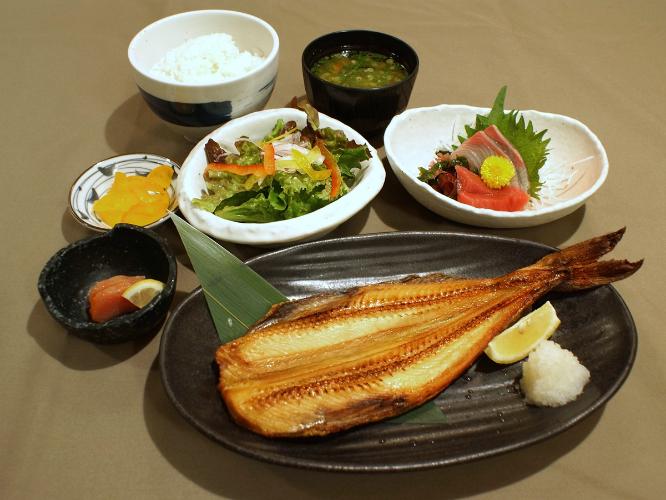 ■海鮮ダイニング「博多美蔵」<BR>メニュー例：「ほっけ」