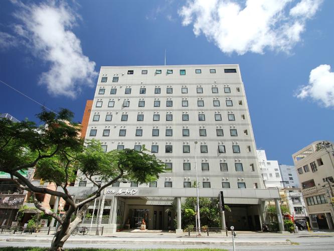 ホテル外観でございます★