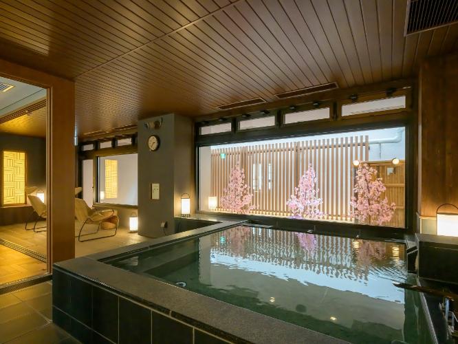 【貸切風呂「桜」】ゆったりした優雅な空間でプライベートな入浴を　1時間3,300円／15時半〜24時