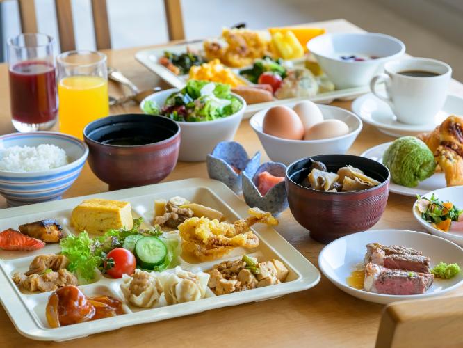 【朝食バイキング】山形の郷土料理と和洋中の種類豊富なお料理をバイキングでお楽しみいただけます。