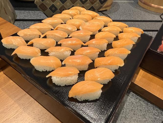 サーモン寿司｜夕食提供イメージ