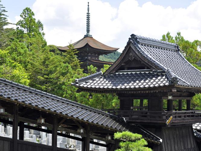 瑠璃光寺五重塔（当館から車で約60分）