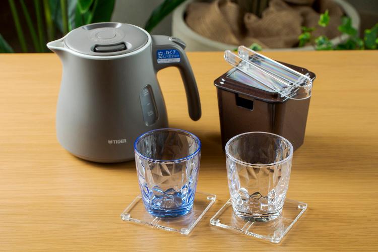 電気ケトル・アイスペール・コップ