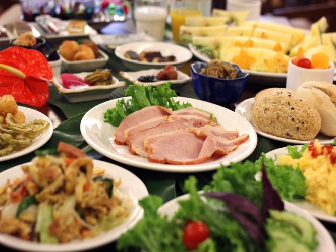 ■ルートイン名護のバイキング朝食イメージ