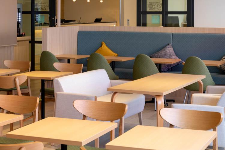 ◆ソファー席でゆったり読書も出来ます