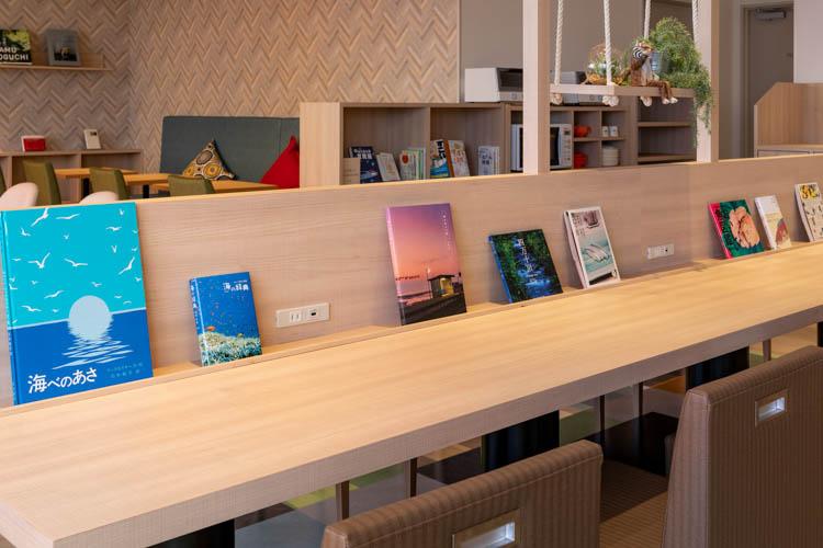 ◆デスク上にはコンセントとUSBポートも完備