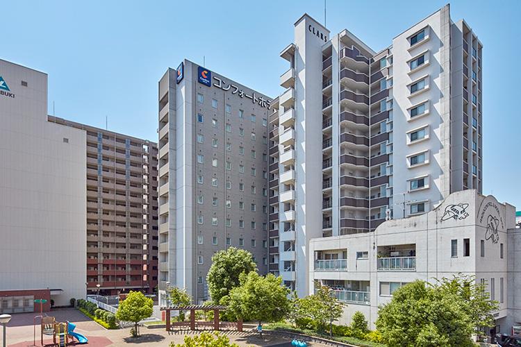 呉駅からすぐに当館見えます!