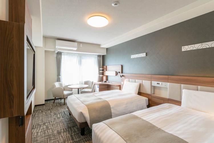 ツインスタンダード