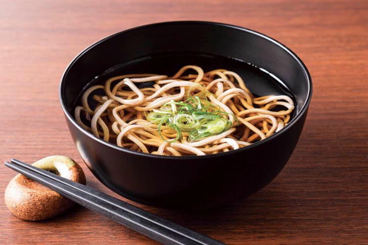 【和そば】温かいつゆをかけて食べるお蕎麦です。