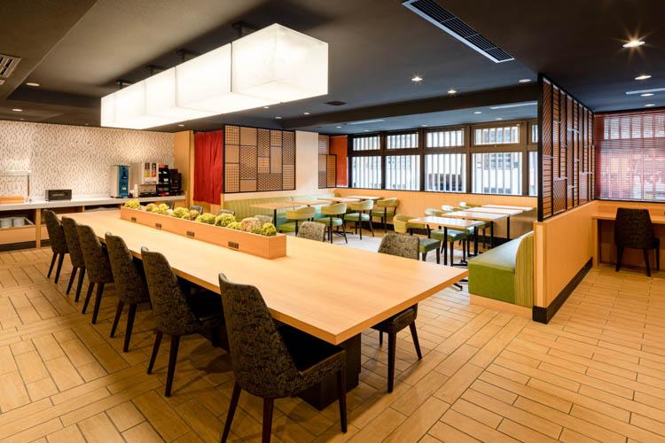 【ラウンジスペース】 朝食料金 大人1,000円、6歳から12歳のお子様500円、6歳未満無料