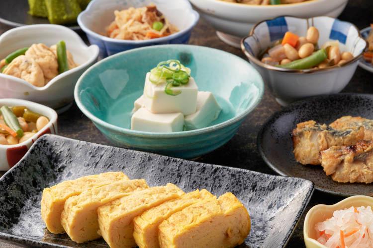 【京のおばんざい】だし巻きたまごや西京焼きなど、素材の味をいかしたおばんざいをご用意しました。