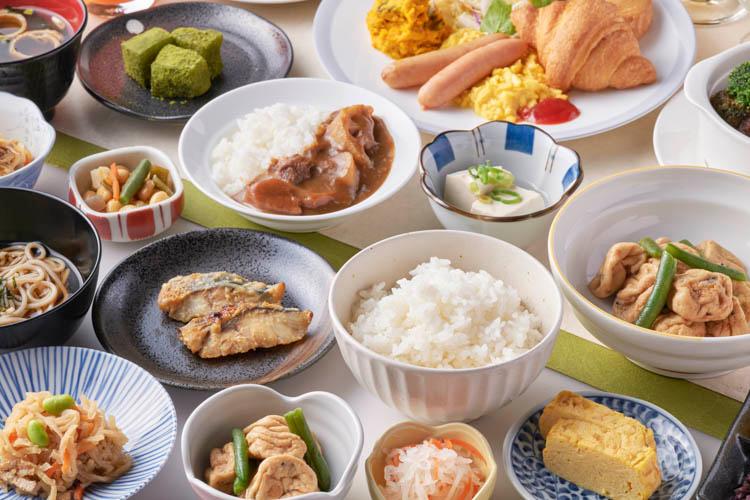 【盛り付け例】和風ビュッフェに加えて卵料理、パン料理なども取り揃えています