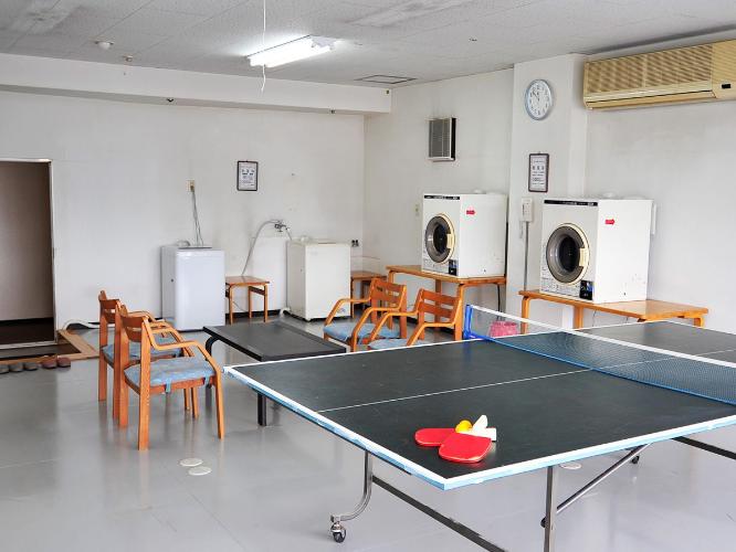 ◆館内には卓球台やコインランドリーを備えております。