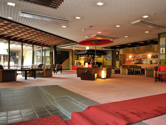 ◆ロビーは、流水日本庭園を望め、静寂と落ち着いたたたずまいです。