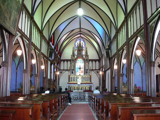 世界遺産候補の浦上天主堂（当館から車で約6分）