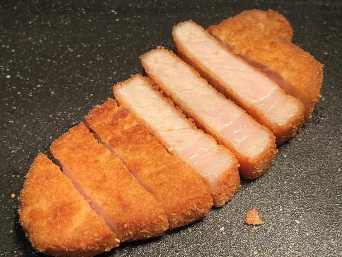 揚げたてのとんかつ｜夕食提供イメージ