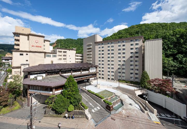 第一滝本館　夏の外観