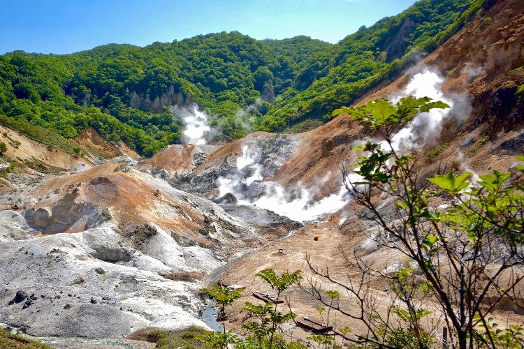 北海道遺産、登別地獄谷。昼の顔と夜の顔を、是非比べてみてください。【地獄谷】