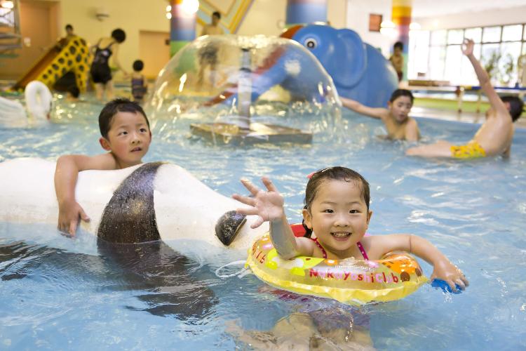 お子様用の水深50cmプールもございますので、プールデビューにもお勧め【プール】