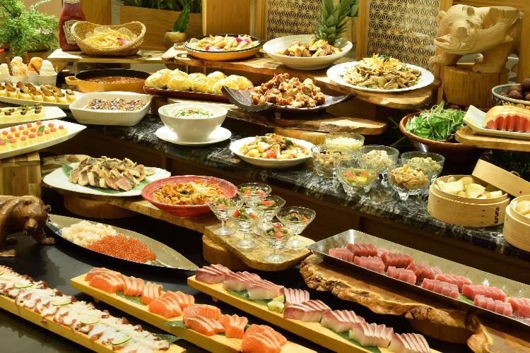 【夕食ビュッフェ】これぞ、滝本ビュッフェ！滝本らしいお料理が勢揃いです（イメージ）