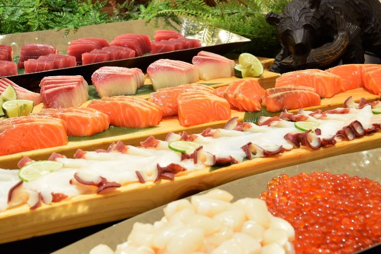 【夕食ビュッフェ】北海道らしい海鮮も、もちろん食べ放題。心ゆくまでお楽しみください（イメージ）