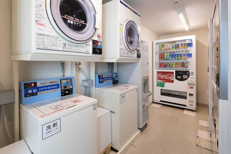 ◆ランドリーコーナーに自販機・製氷機をご用意しております◆