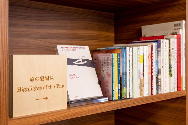 【ライブラリーカフェ】日本だけでなく世界や宇宙まで、幅広い視点から「旅」を感じられる本をセレクト。