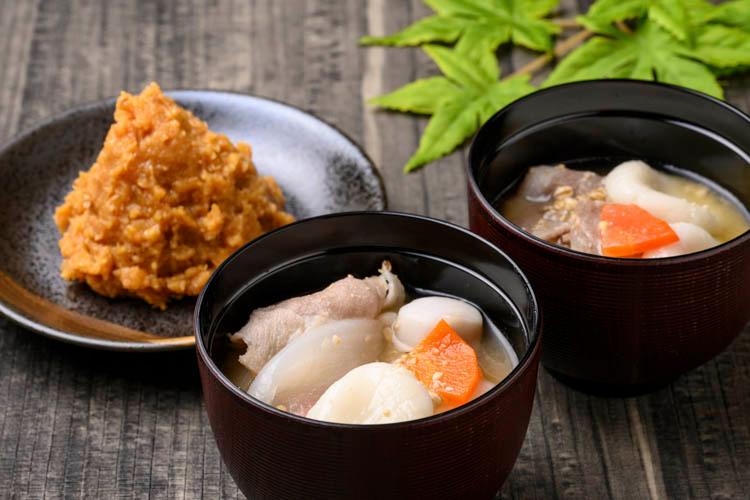 【熊本新市街限定】熊本県産の大豆、米、大麦が入ったふんわり甘い合わせ味噌の熊本名物「だご汁」