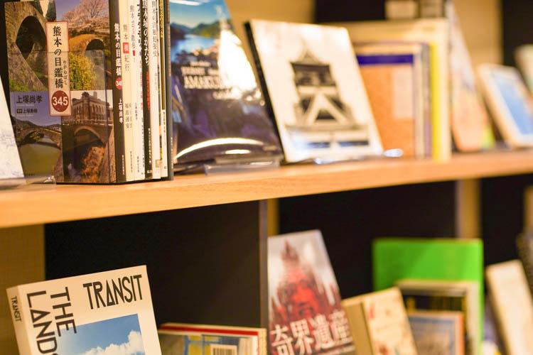 【ライブラリーカフェ】プロが選書した書籍をお楽しみいただけます
