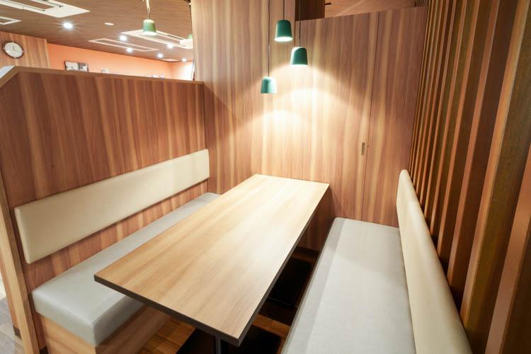 【ライブラリーカフェ】お仕事や商談などのミーティングにぴったりなボックス席
