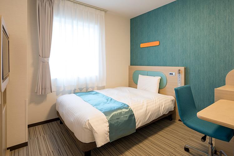 ◆ダブルスタンダード◆ベッド幅140センチ◆広さ14平米◆