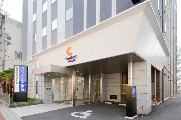 【ホテルエントランス】◆JR「宮崎」駅西口より車で約6分◆