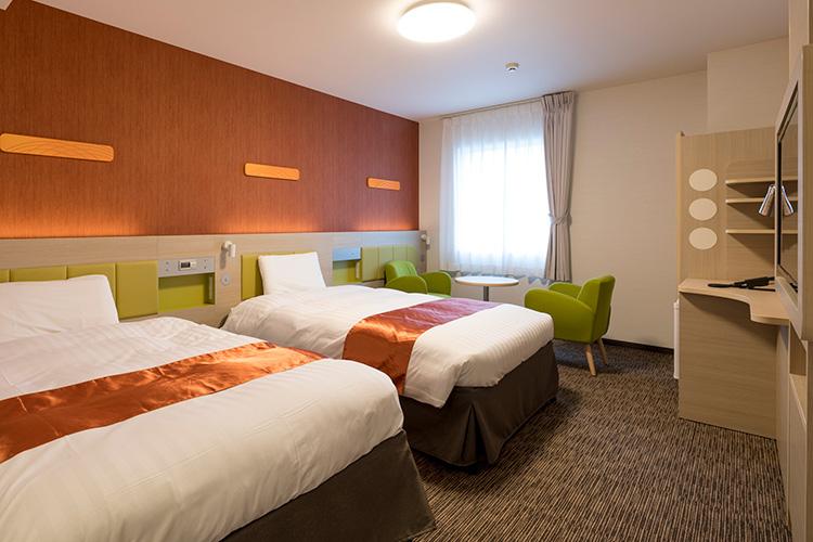 ◆ツインスタンダード2◆ベッド幅123センチ×2台(常設)大人3名利用時は102センチベッド1台追加