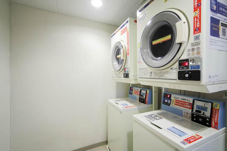 【コインランドリー】長期宿泊に便利なコインランドリーをご用意。
