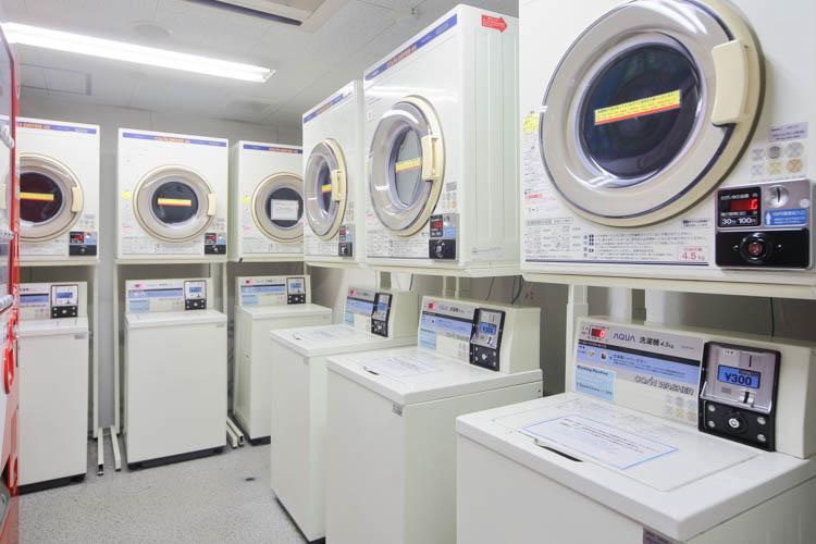 【コインランドリー】長期宿泊に便利なコインランドリーをご用意。