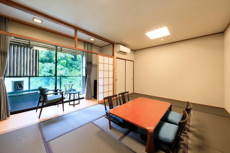 【露天風呂付和室12畳】