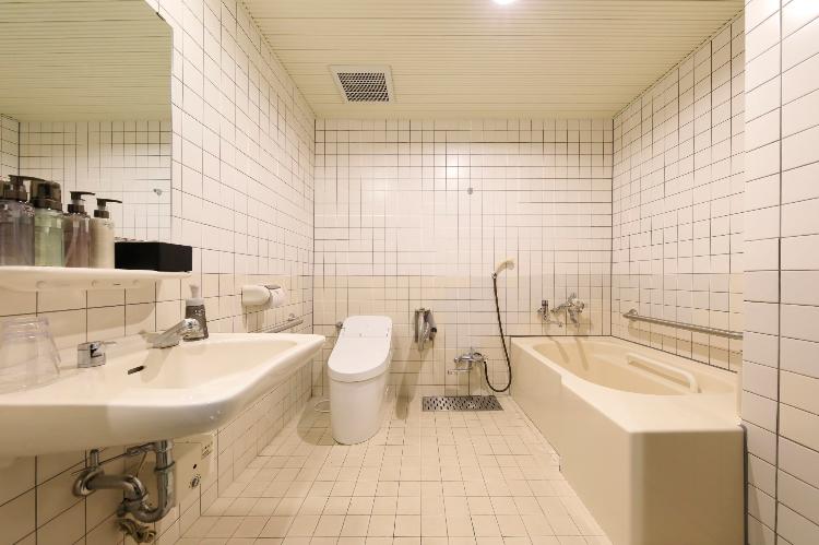 【露天風呂付バリアフリーツイン】バリアフリーツインのお部屋のみ内風呂で温泉がでます。