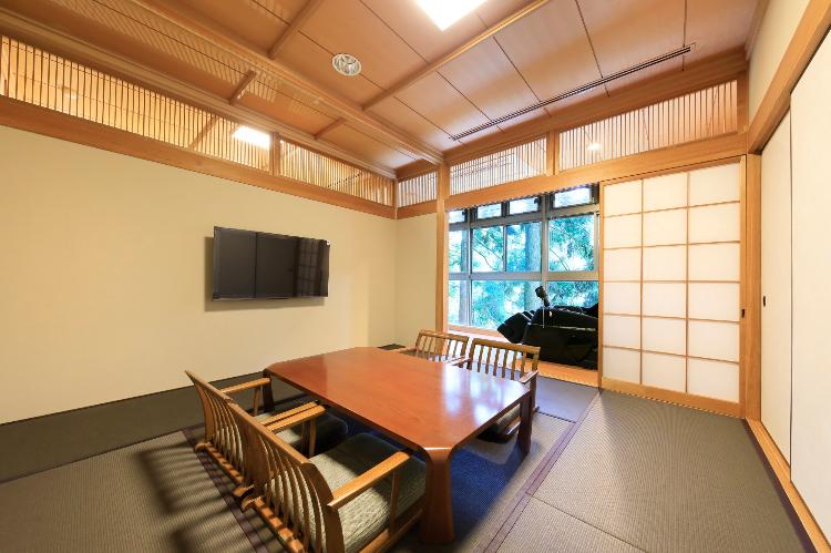 【温泉半露天風呂付特別和洋室】